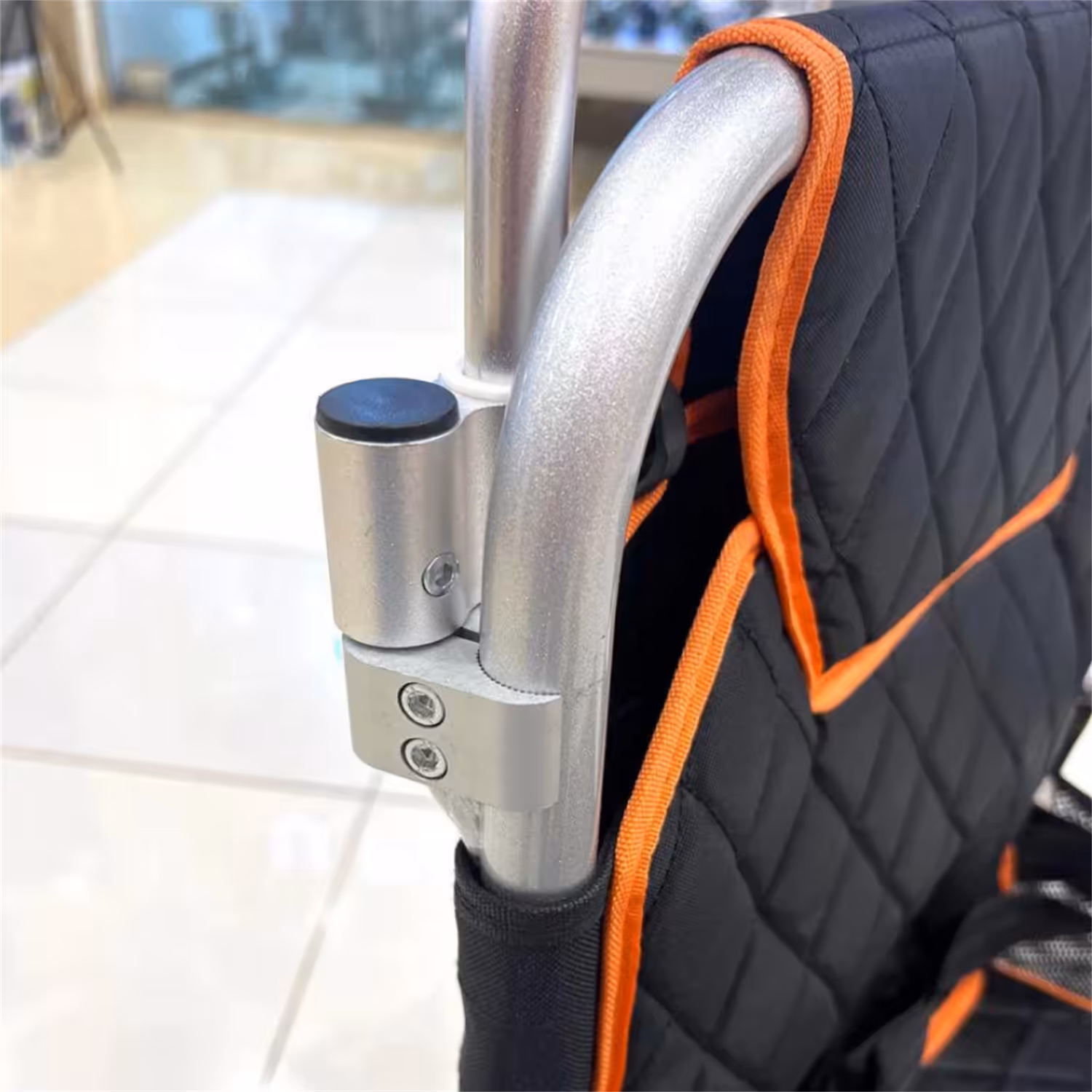 Poylin P206 Ultra Hafif Katlanabilir Akülü Sandalye