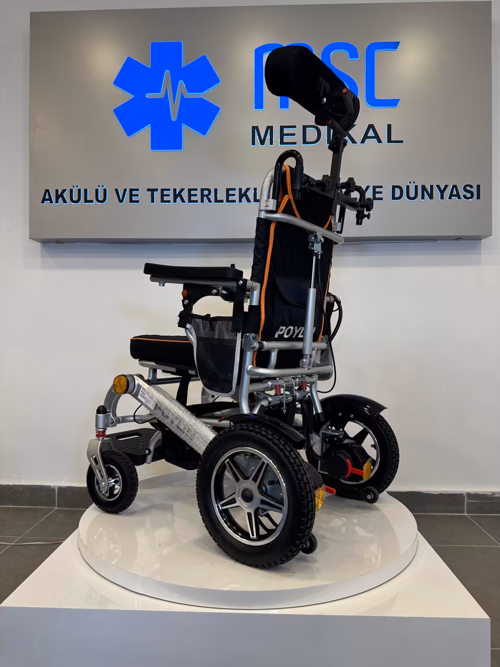 Poylin P206 Ultra Hafif Katlanabilir Akülü Sandalye