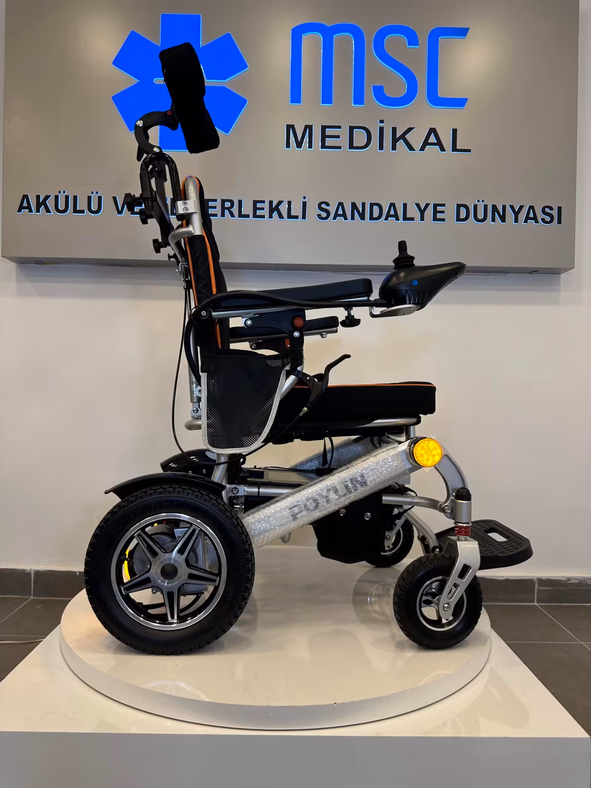 Poylin P206 Ultra Hafif Katlanabilir Akülü Sandalye